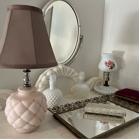 Vintage MCM Pink Custard Glass Pineapple Vanity lamp - Picture 4 of 12